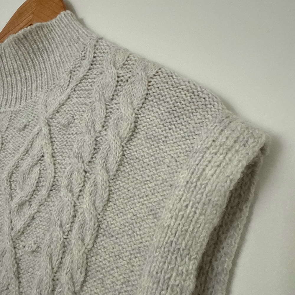 Signature by Reitmans Cable Knit Sleeveless Tunic – Size Medium - Picture 5 of 8